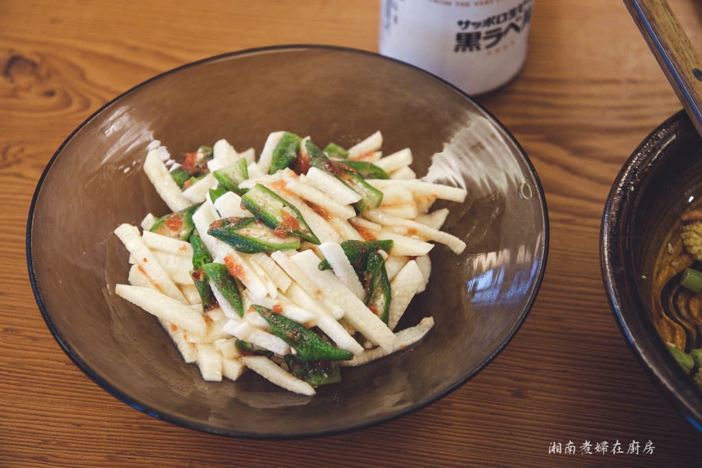 【食譜】夏天的開胃菜，日式紫蘇梅拌山藥秋葵